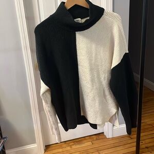 Abercrombie and fitch black and white size large sweater